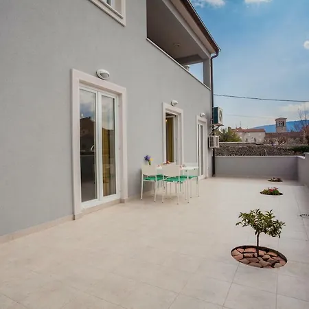 Daire Garden Breeze Cres