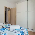 Garden Breeze Apartment *