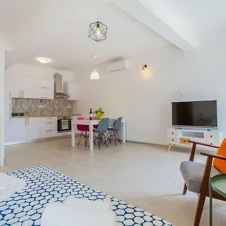 Apartment Garden Breeze *